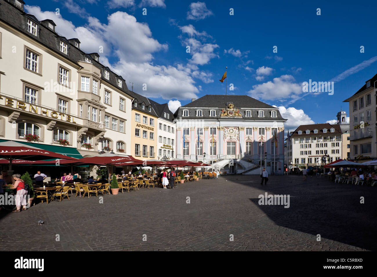 Deutschland, Nordrhein-Westfalen, Bonn, Rathaus und Marktplatz Stockfoto