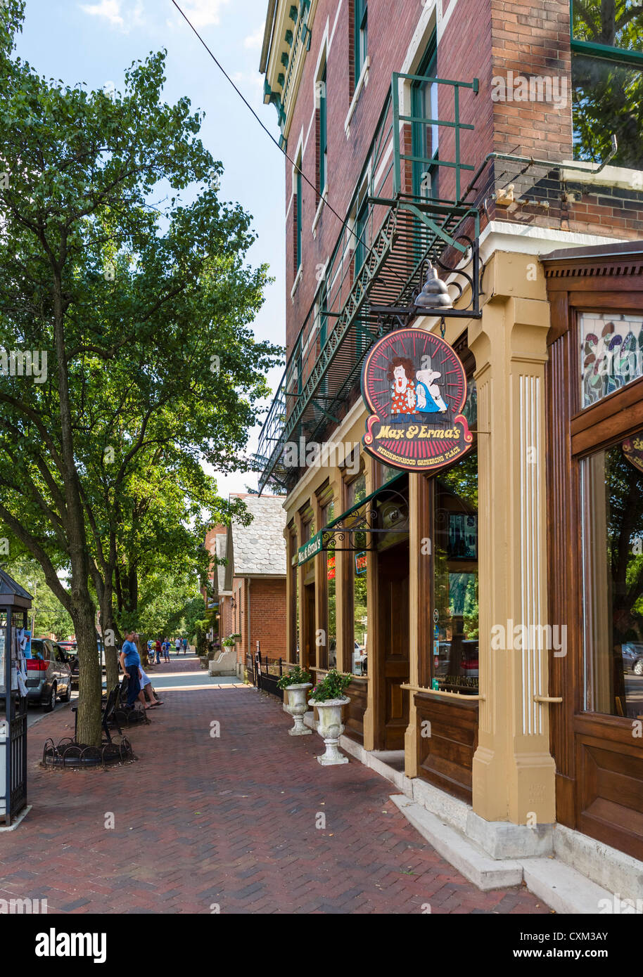 South 3rd Street im Stadtteil "German Village" mit Max und Erma Restaurant auf der rechten Seite, Columbus, Ohio, USA Stockfoto