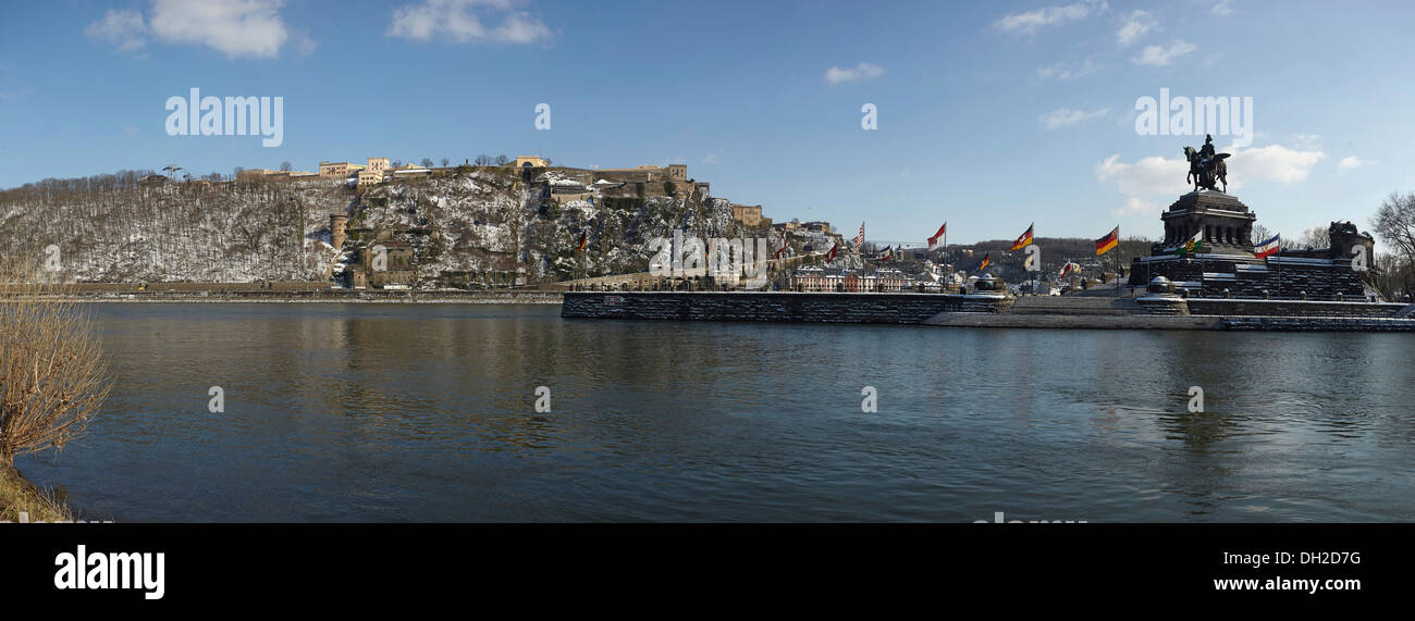 Deutsches Eck, "Deutsches Eck" mit dem Reiterstandbild von Kaiser Wilhelm und Festung Ehrenbreitstein Festung an der Stockfoto