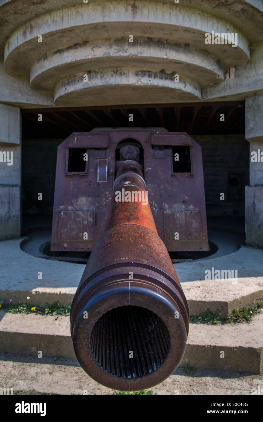 Deutsche 150-mm-Geschütz an der Batterie Longues-Sur-Mer - Bestandteil der d-Day-deutsche defense System, Normandie Frankreich Stockfoto