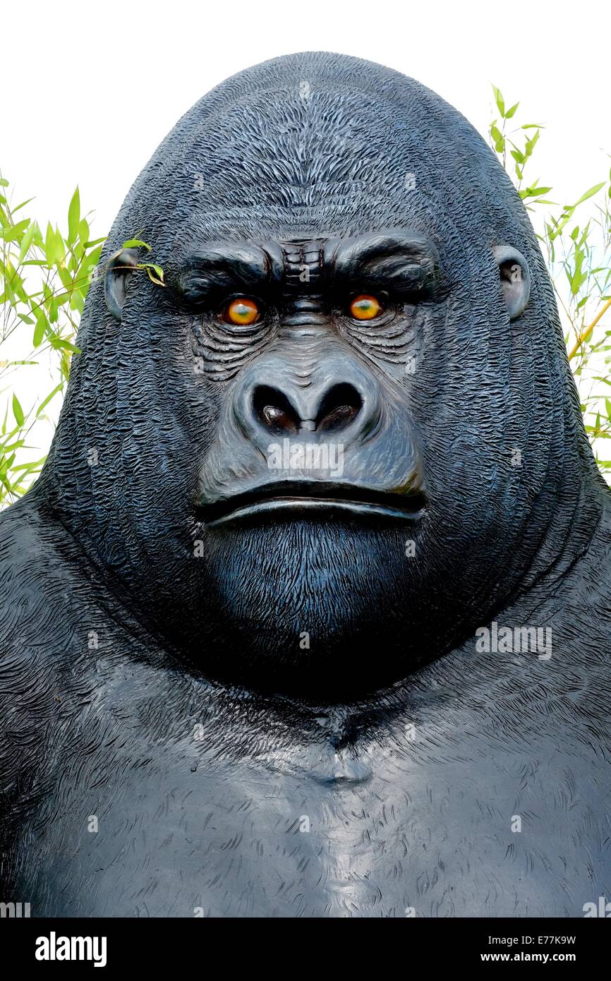 Gorilla Gesicht Porträt Garten ornament England uk Stockfoto