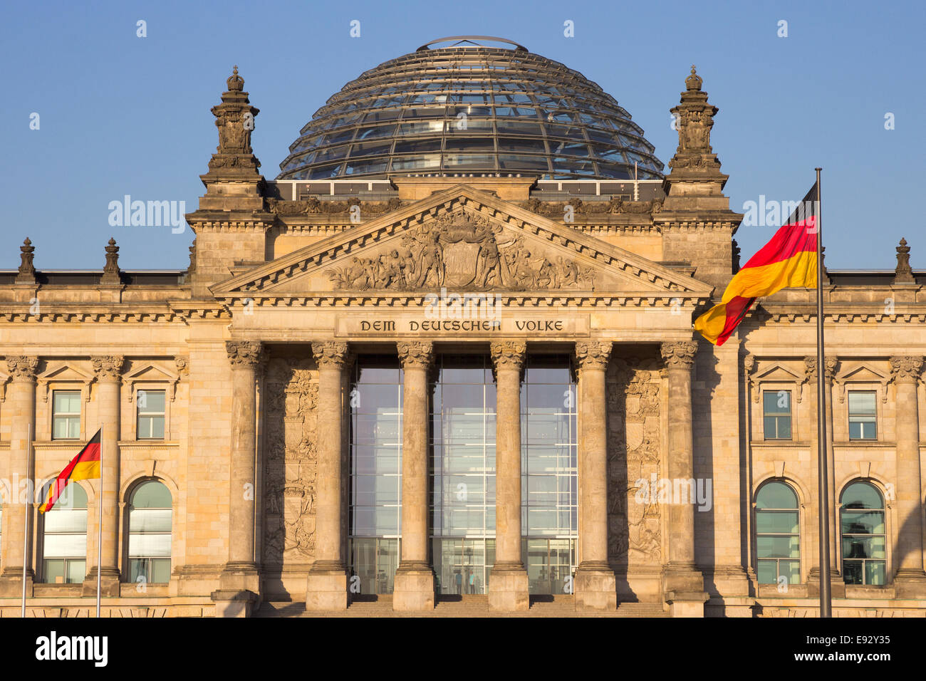 Das Reichstagsgebäude in Berlin: Bundestag Stockfoto