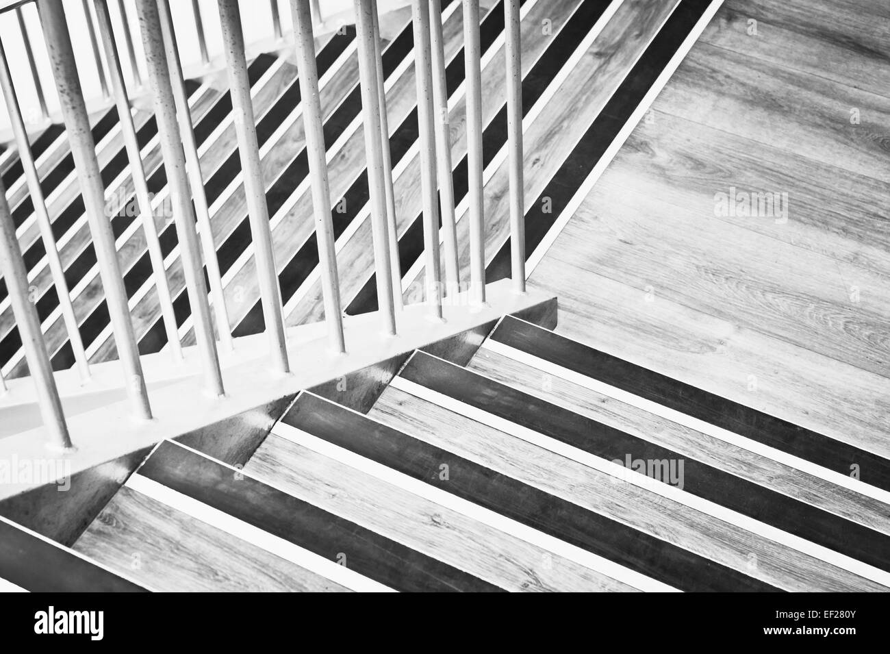 Holztreppen mit Schutzhülle Stockfoto