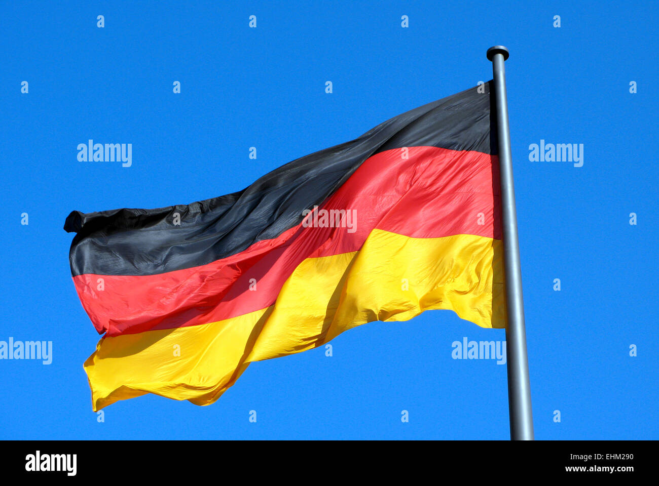 Deutschen Nationalflagge im staatlichen Sektor von Berlin. Stockfoto