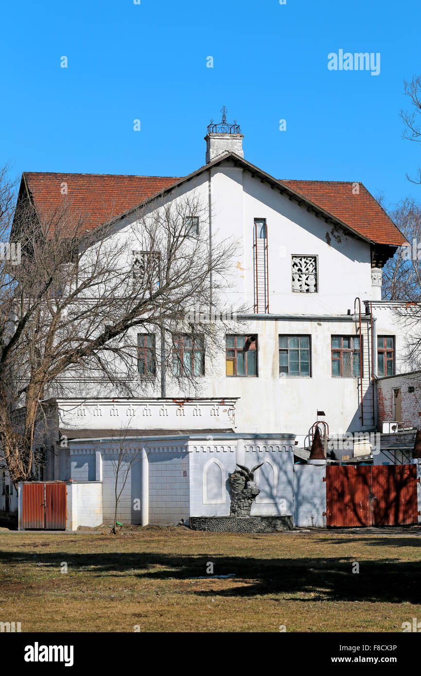 Altes Haus in Moskau auf der Ausstellung der nationalen Leistungen Stockfoto