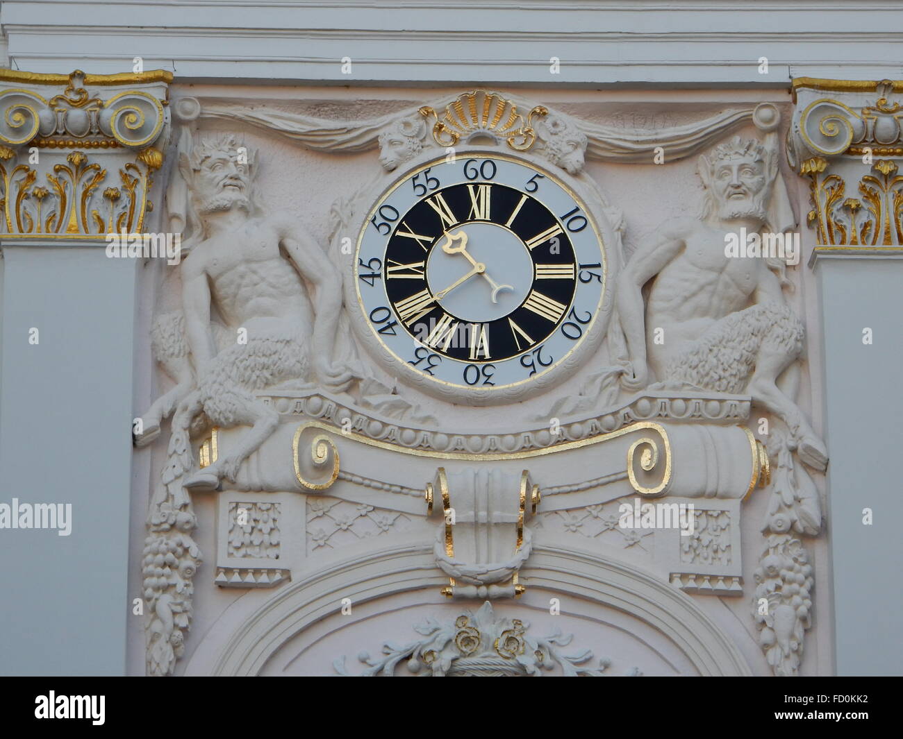 Die Uhr des alten Rathauses in Bonn, Deutschland Stockfoto