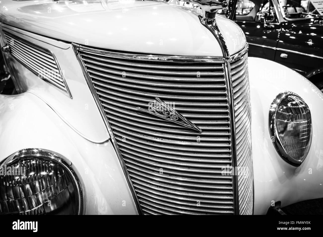 Full-size Car Ford V8 Cabrio, 1937. Schwarz und weiß. Stockfoto