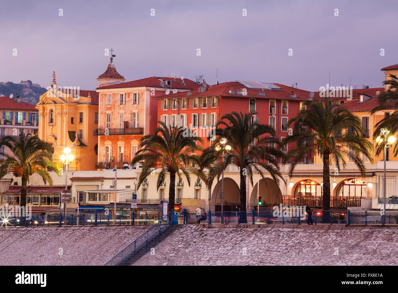 Nizza Promenade des Anglais am Abend - Cote d ' Azur, Provence, Frankreich Stockfoto