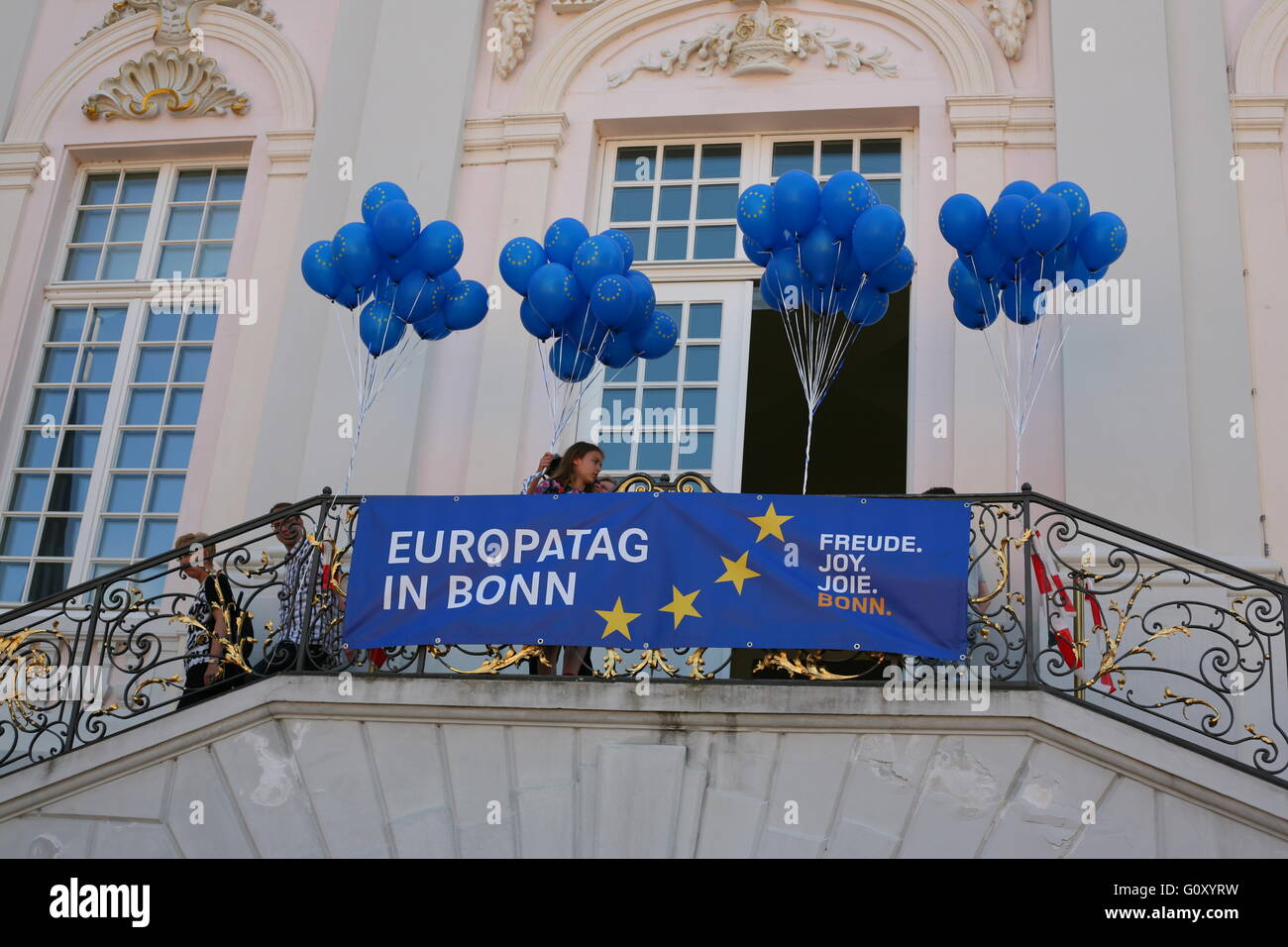 Europa-Tag in Bonn, Deutschland mit einem Plakat auf das alte Rathaus auf dem Marktplatz Stockfoto