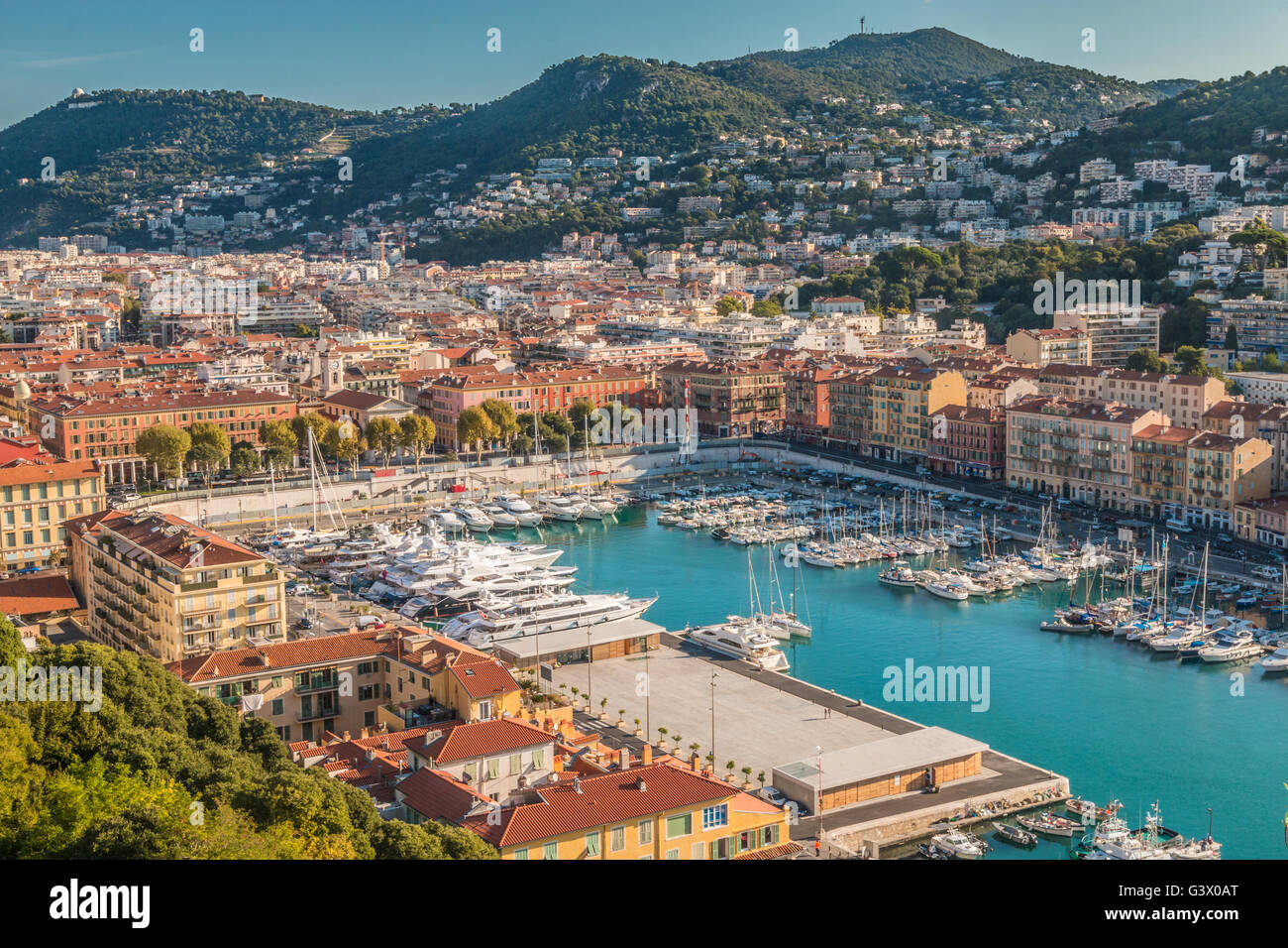 Blick auf den Hafen von Nizza in Südfrankreich Stockfoto