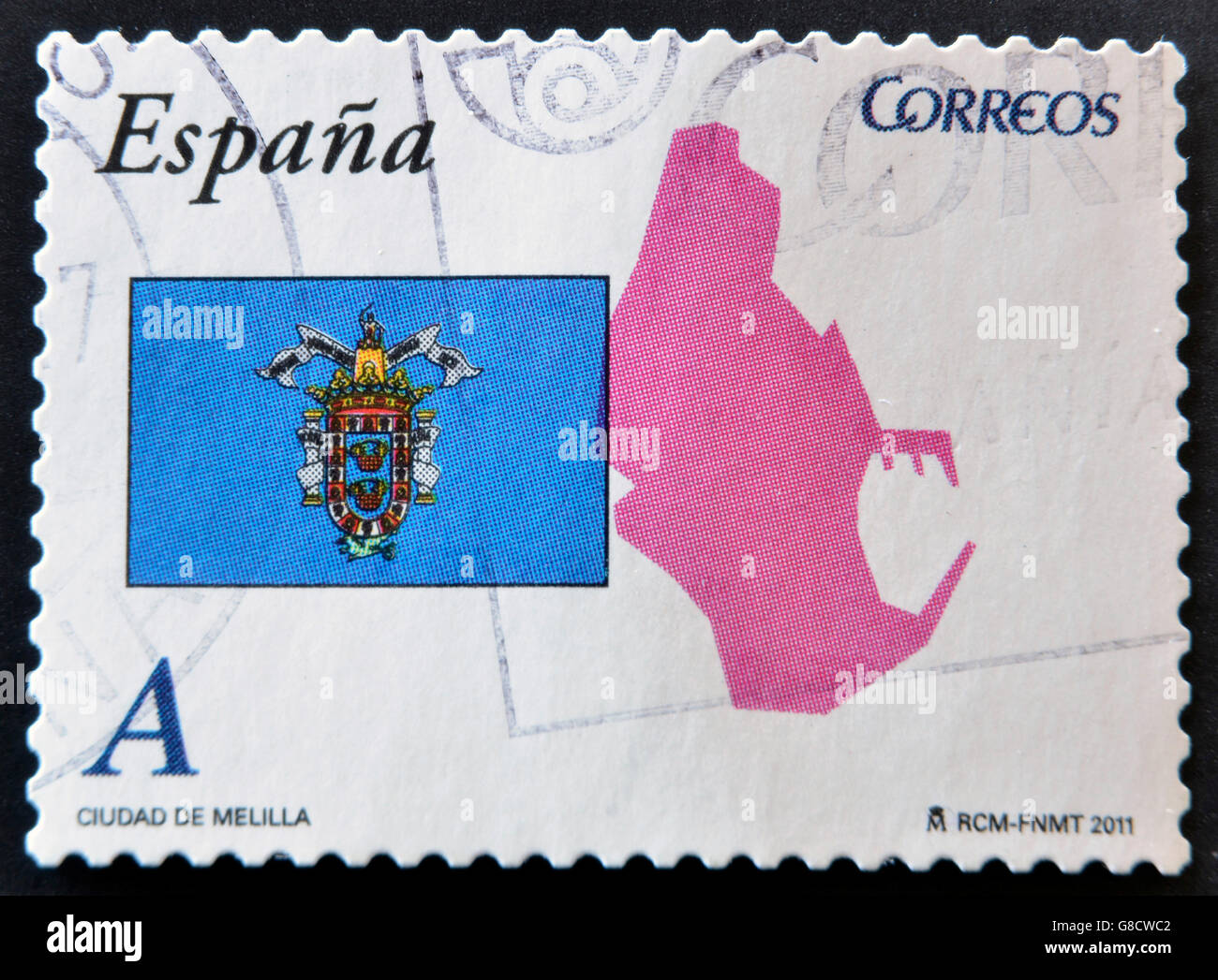 Spanien - ca. 2011: Eine Briefmarke gedruckt in Spanien zeigt Flagge und Karten von der autonomen Stadt Melilla ca. 2011 Stockfoto