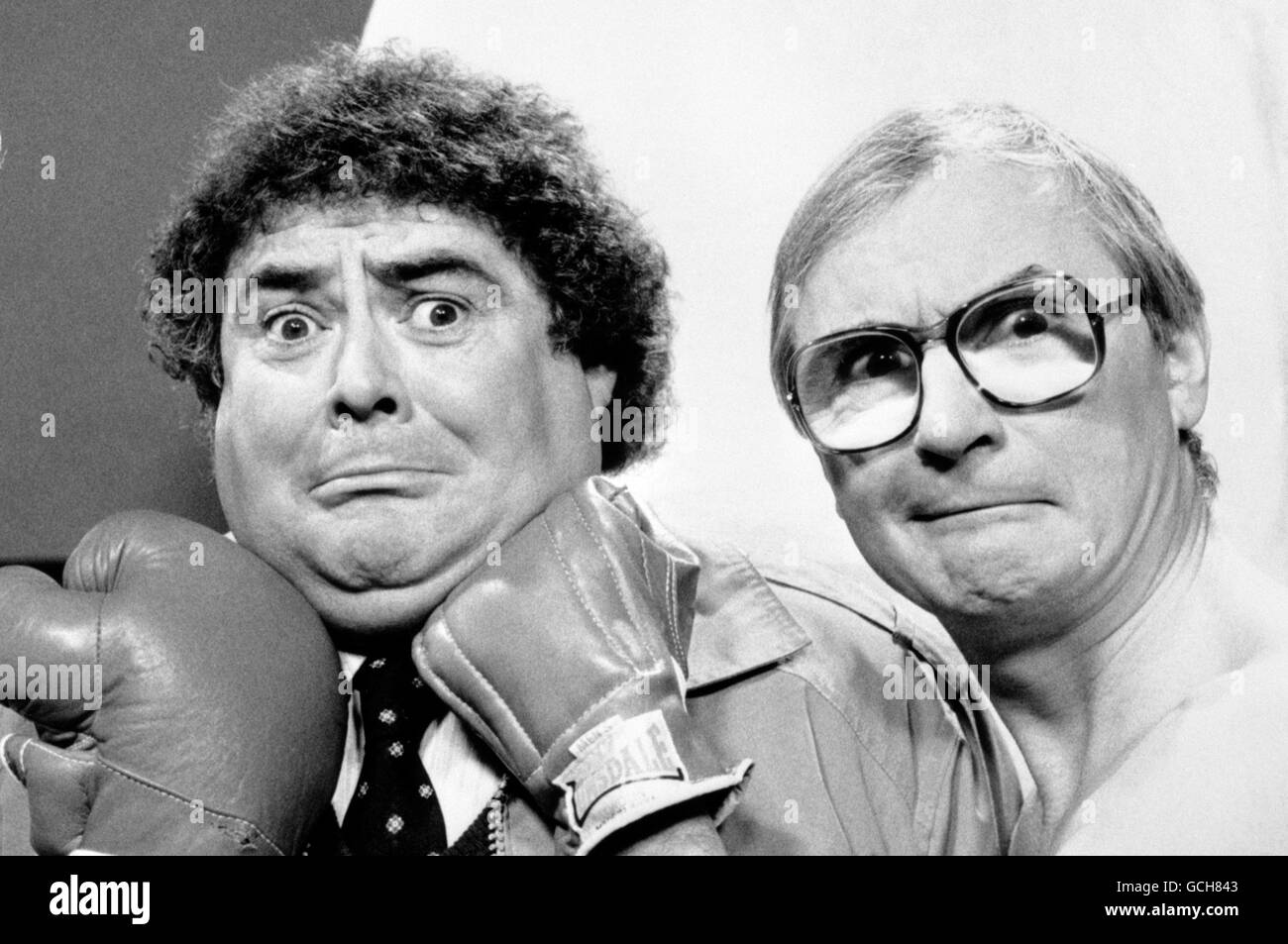 Klein und groß. Archivdatei, datiert 03-03-1986, von Comedy Double Act Little and Large. Stockfoto