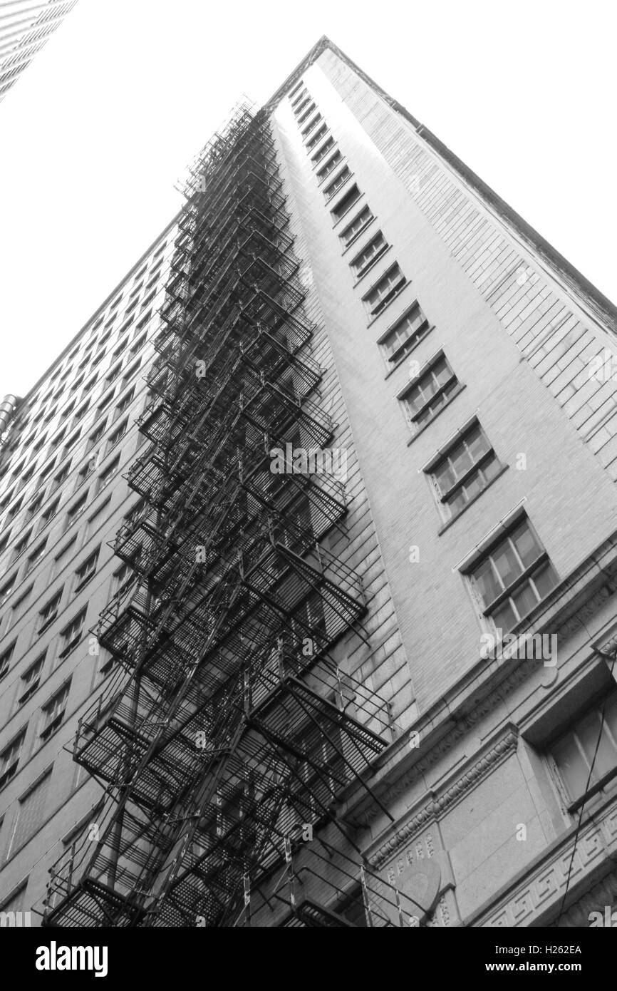 Feuerleiter auf der Rückseite der National Louis University auf South Michigan Avenue in Chicago, Illinois Stockfoto