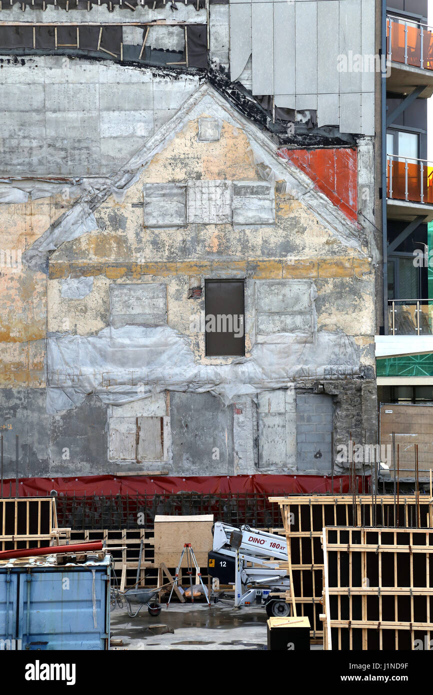 Grafische Übersicht von einem Haus am neuen Betonbau mit wirklichen Tür Stockfoto