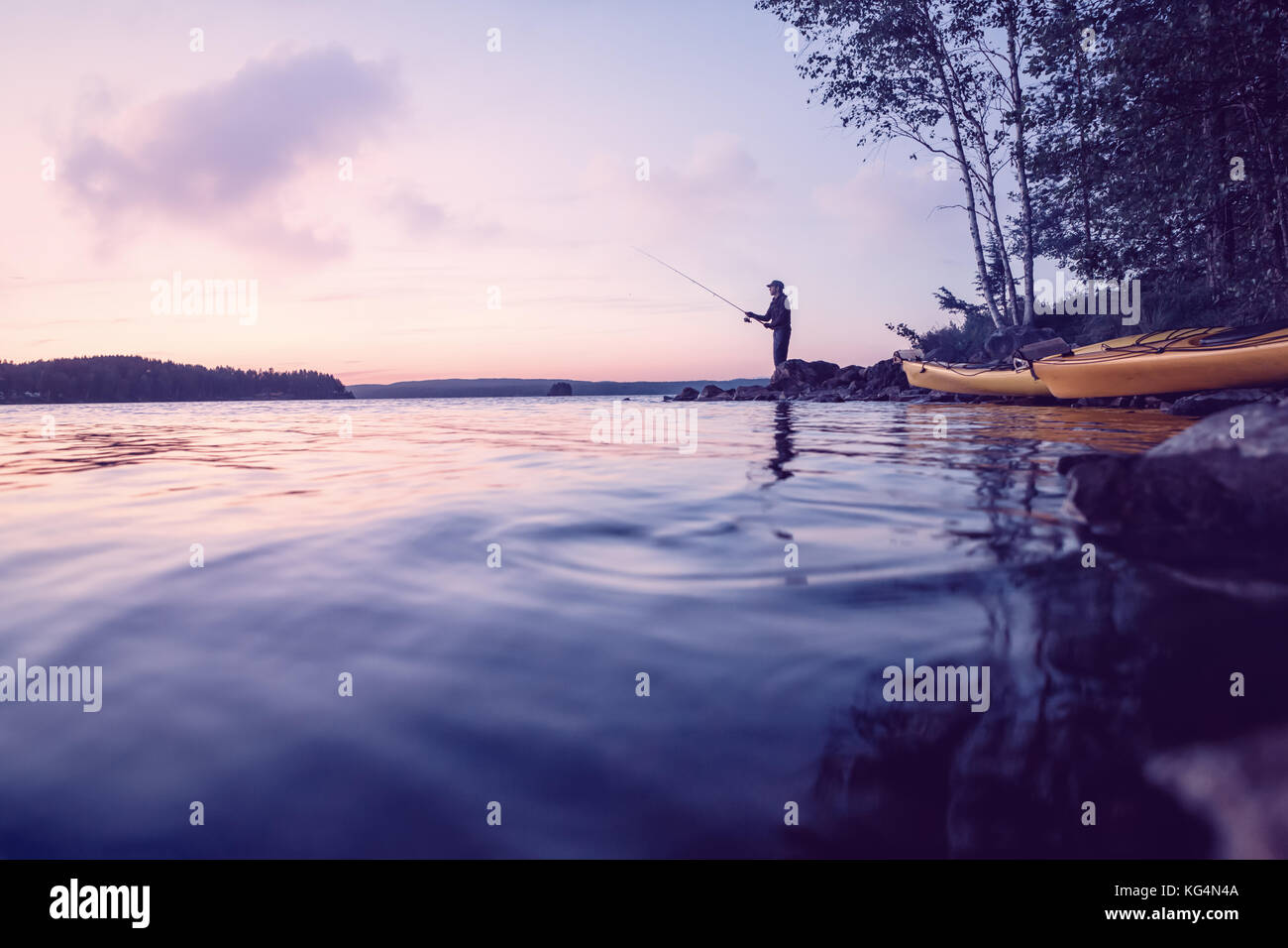 Angeln an einem wunderschönen See Stockfoto