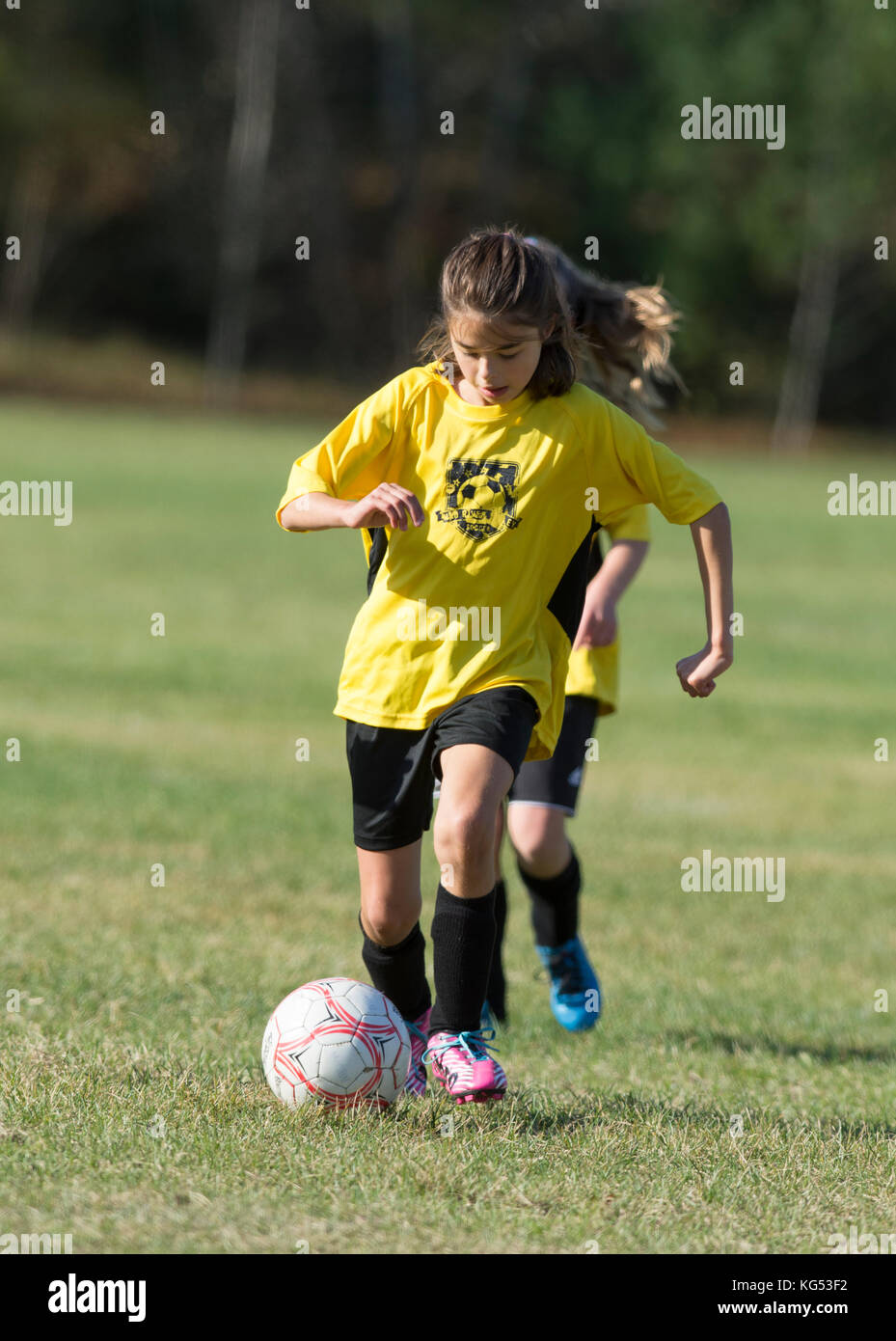 Eine 9-jährige Mädchen in einem Jugend Fußball Match in Moretown, Vermont Stockfoto