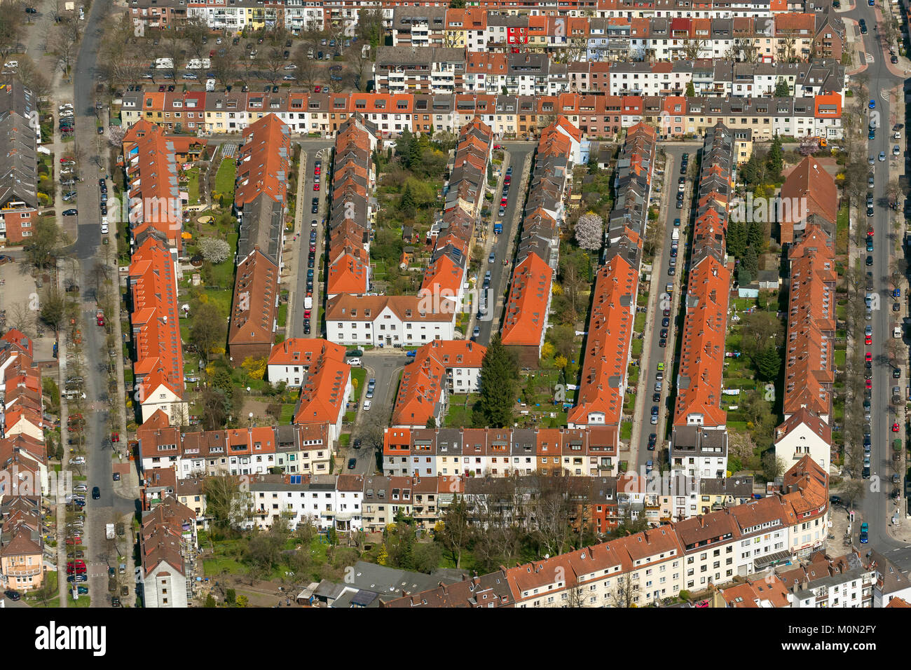 Reihe von Häusern im Stadtteil Findorff, Wohnhäuser, Wohnungen, roten Ziegeldächern, Penthäuser, Luftbilder, Luftaufnahmen von Bremen, Bremen, Deutschland, Eur Stockfoto