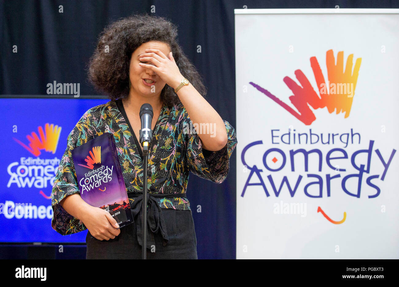 Komiker Rose Matafeo nach dem Gewinn der Edinburgh Comedy Award an den Taubenschlag Studio, Edinburgh. Stockfoto