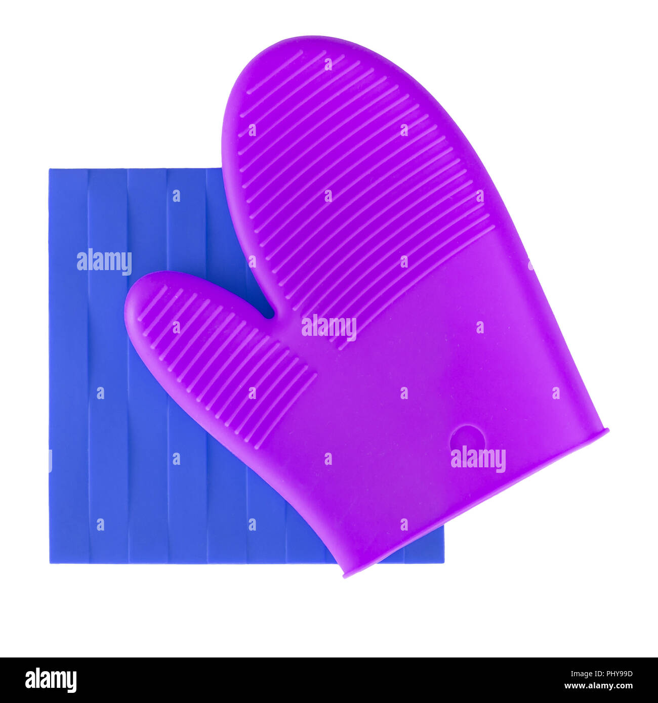 Silikon, Silikon Topflappen, Violett und Blau auf weißem Hintergrund. Modernen Küchenutensilien, Square und mitt Glove Form. Stockfoto