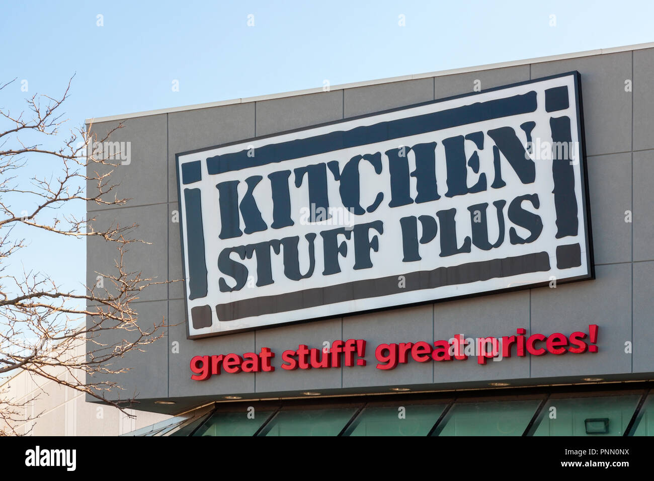 Eine Küche Material Plus logo oder Zeichen in Markham, Ontario, Kanada. Stockfoto