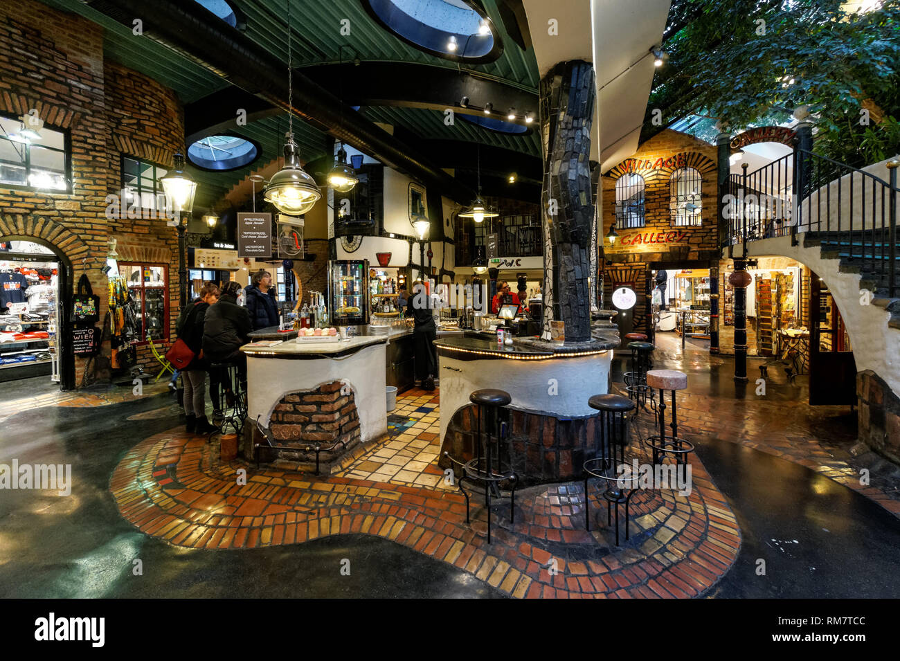 Hundertwasser Village in Wien, Österreich Stockfotografie - Alamy