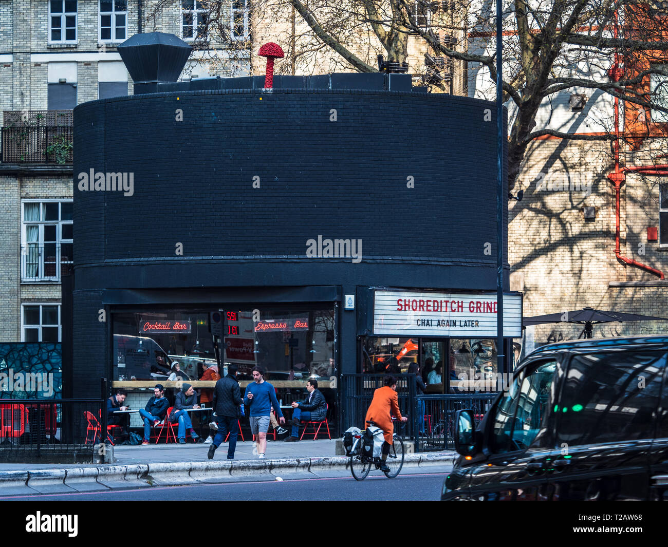 Shoreditch Cafe - Der kultige Shoreditch Schleifen Cafe auf dem Londoner Silicon Kreisverkehr/Alte Straße Kreisverkehr Stockfoto