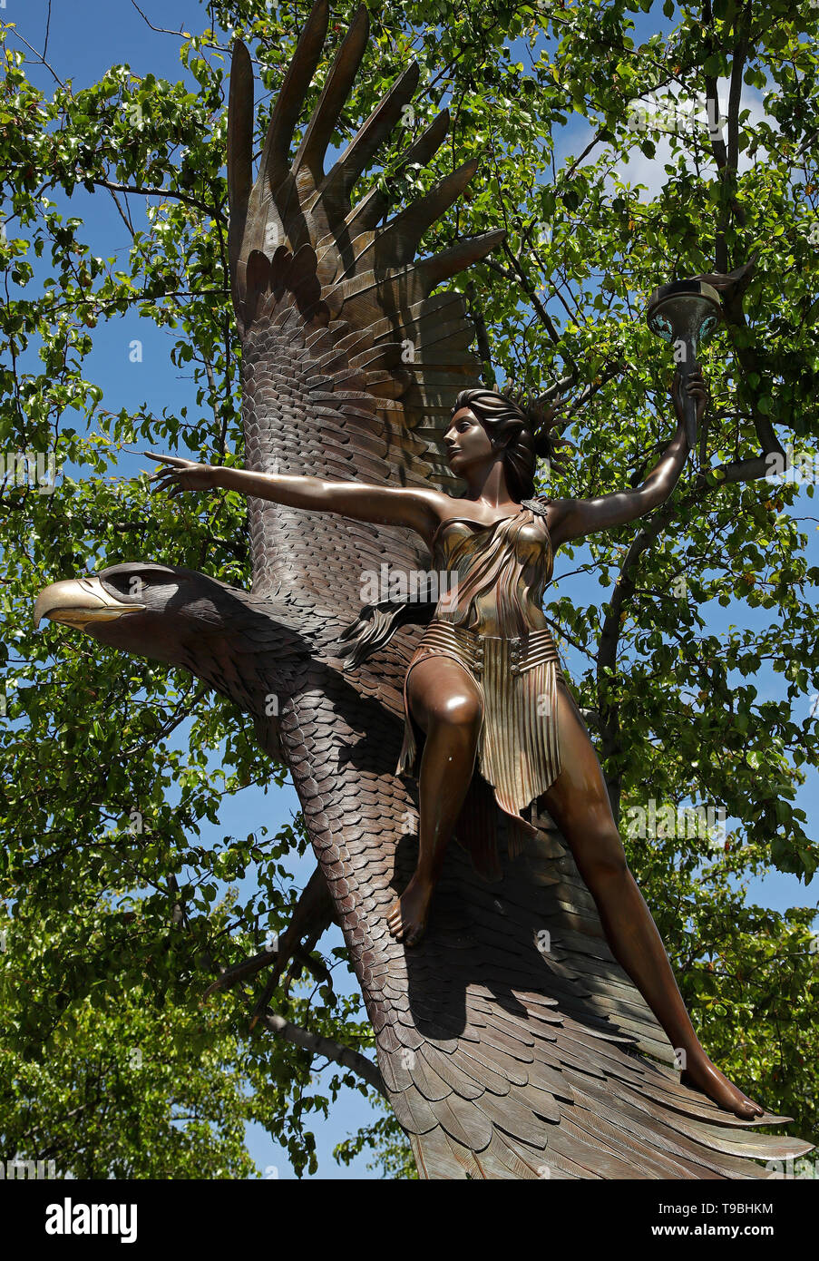 Cheemah, Mutter der Spirit-Fire, bronze Denkmal zu Feiern, kulturelle Vielfalt gewidmet, die Einheit der Welt und die Sorge für die Erde, in Oakland, Ca. Stockfoto