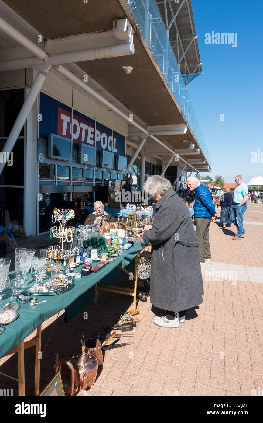 Antique Fair geht im Rowley Mile Pferderennbahn Newmarket 2019 Stockfoto