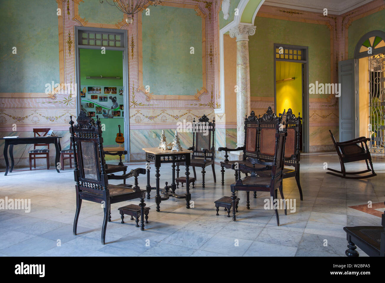 Kuba Camagüey Province, Camaguey, Ignacio Agramonte, Interieur des Casa de la Divesidad - Das Haus der kulturellen Vielfalt - einmal ein Haus, das zu Aurelia Castillo, CamagÃ¼ey wichtige Dichter des späten achtzehnten Jahrhunderts gehörte. Stockfoto