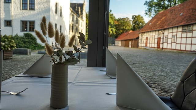 Wolfsburg Sehenswürdigkeiten - Pause im Restaurant Schlossremise