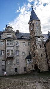 Wolfsburg Sehenswürdigkeiten - Ritterrüstung im Schloss Wolfsburg